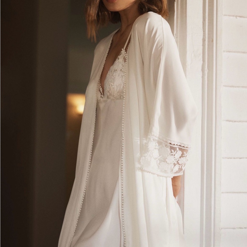 Anthropologie Flora Nikrooz Ivory Lace Sleeve Robe